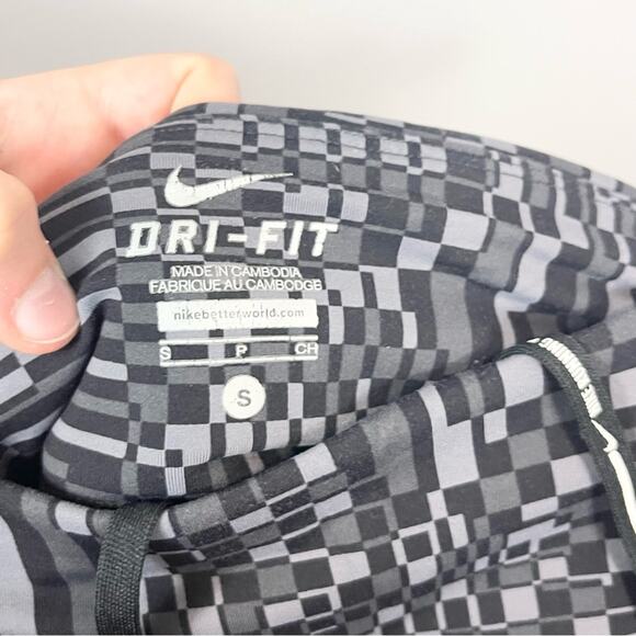 Nike Dri-Fit Athletic Cropped Leggings Woman’s size S Black and White - Picture 7 of 9